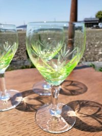 フランス直輸入アンティーク　ウランガラスのワイングラス　クリスタルガラス製
