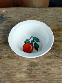 ルクセンブルク　ブロカント　ミニトマト柄のココット　刻印なし